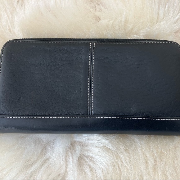 Dooney and Bourke black leather wallet - Picture 2 of 3